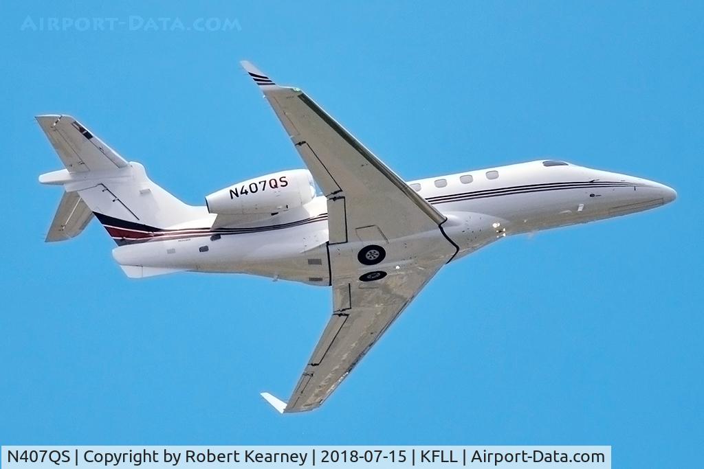 N407QS, 2017 Embraer EMB-505 Phenom 300 C/N 50500405, Climbing out on departure