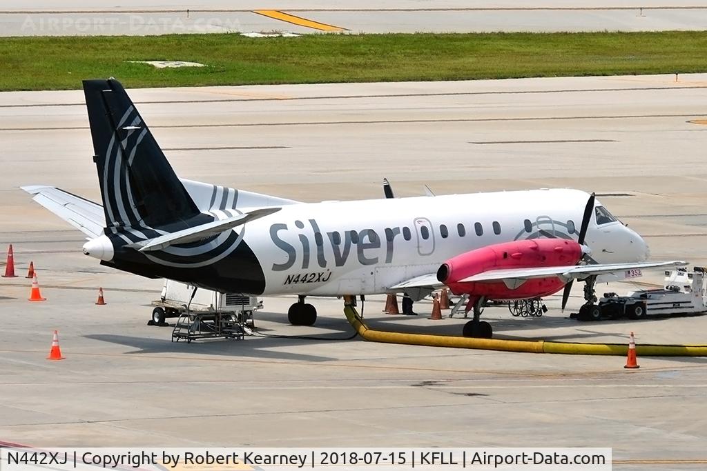 N442XJ, 1998 Saab 340B C/N 340B-442, Restocking before departure