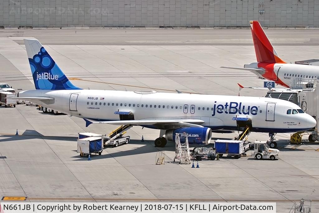 N661JB, 2007 Airbus A320-232 C/N 3228, Restocking before departure