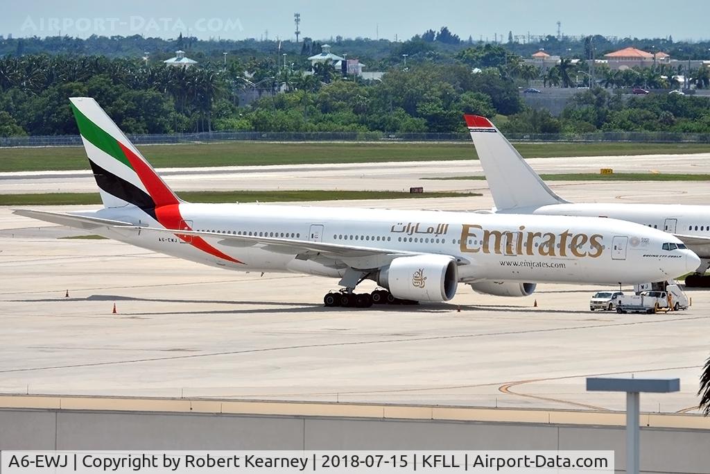 A6-EWJ, 2009 Boeing 777-21H/LR C/N 35590, Preparing for the flight back to DXB