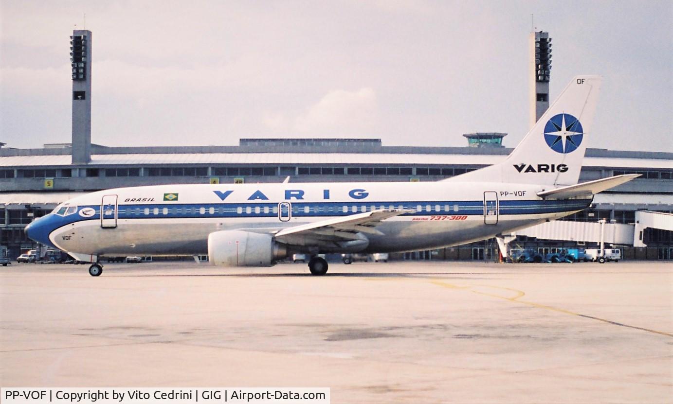 PP-VOF, Boeing 737-341 C/N 24277, Taxiing in front of the Terminal 1 of Rio de Janeiro In'l Airport Galeao ( GIG)