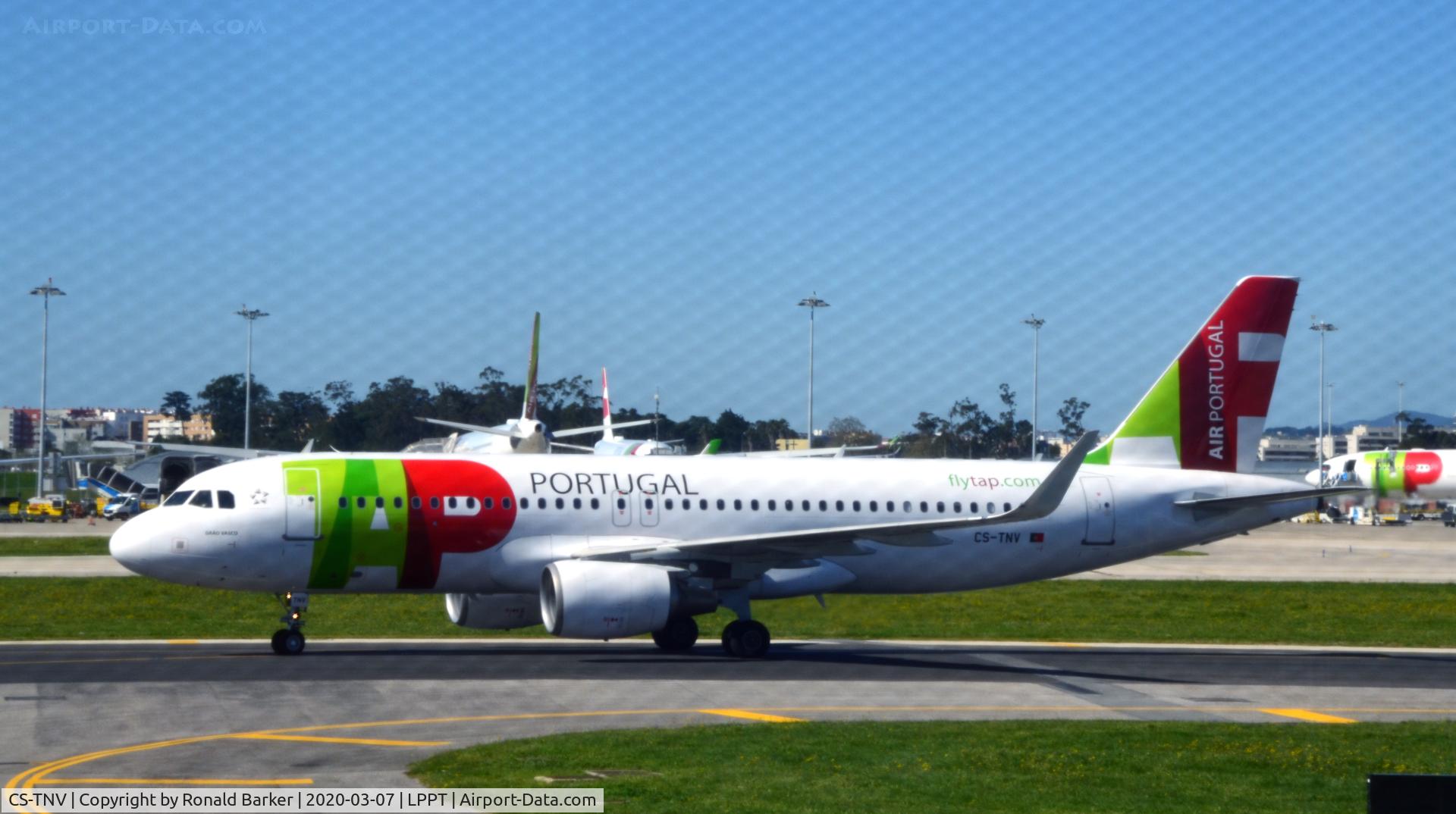 CS-TNV, 2009 Airbus A320-214 C/N 4143, Taxi to gate Lisboa