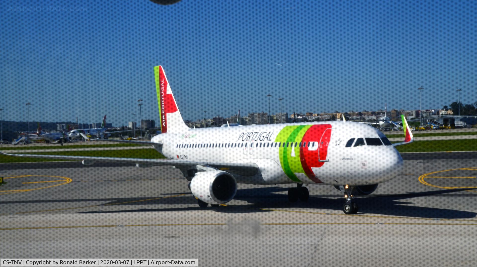 CS-TNV, 2009 Airbus A320-214 C/N 4143, Taxi to gateLisboa