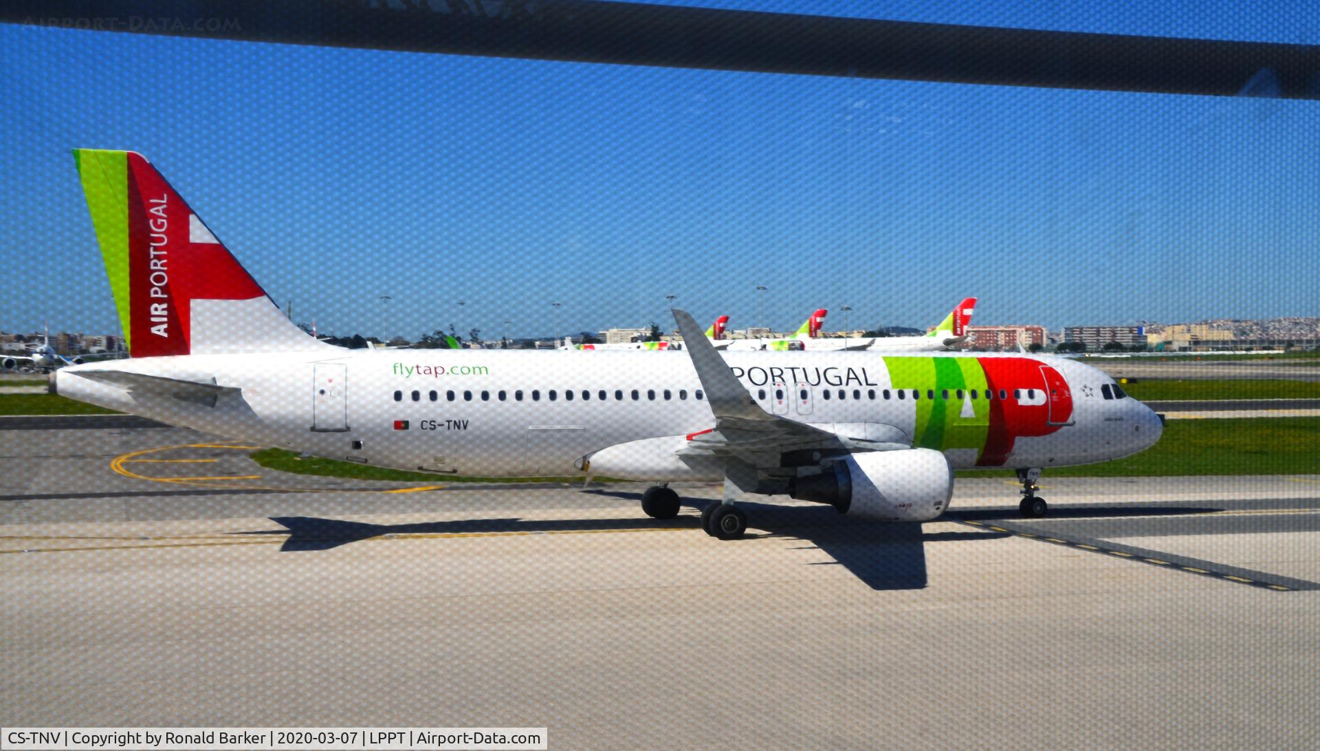 CS-TNV, 2009 Airbus A320-214 C/N 4143, Taxi to gate Lisboa