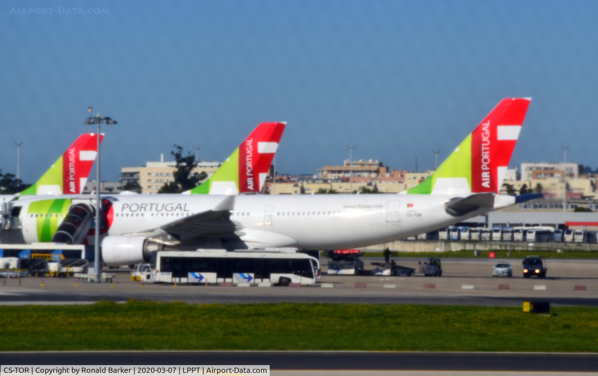CS-TOR, 2002 Airbus A330-203 C/N 486, Parked Lisboa