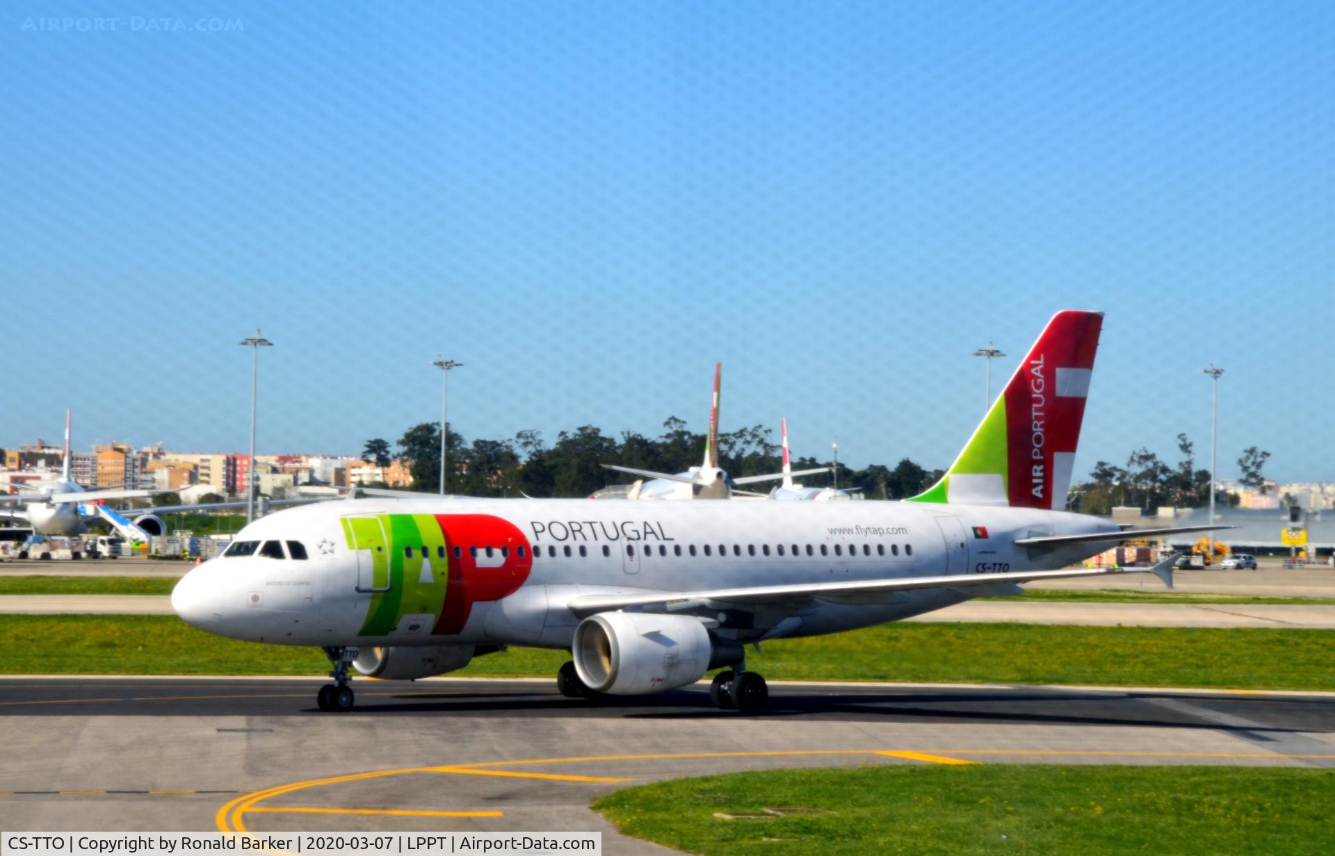 CS-TTO, 1999 Airbus A319-111 C/N 1127, Taxi to park Lisboa