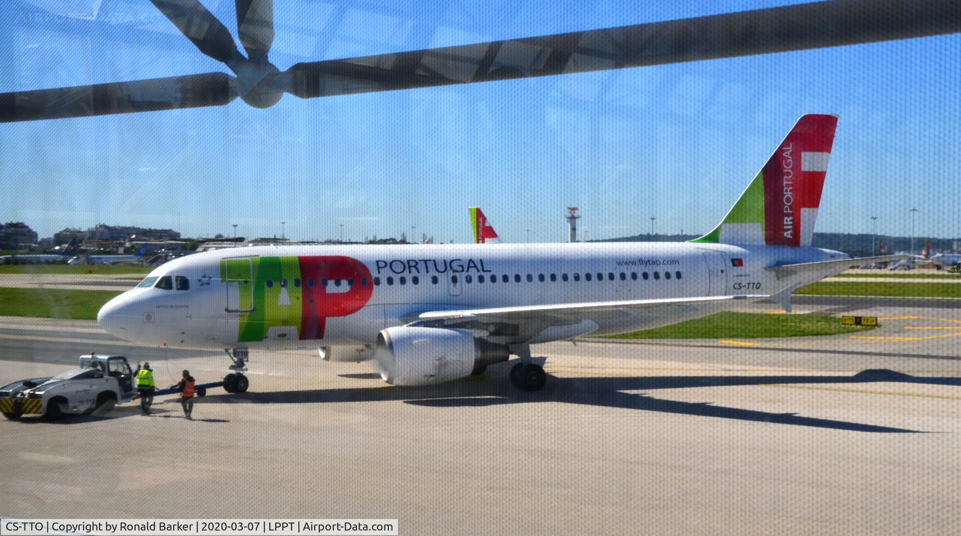 CS-TTO, 1999 Airbus A319-111 C/N 1127, Push back Lisboa