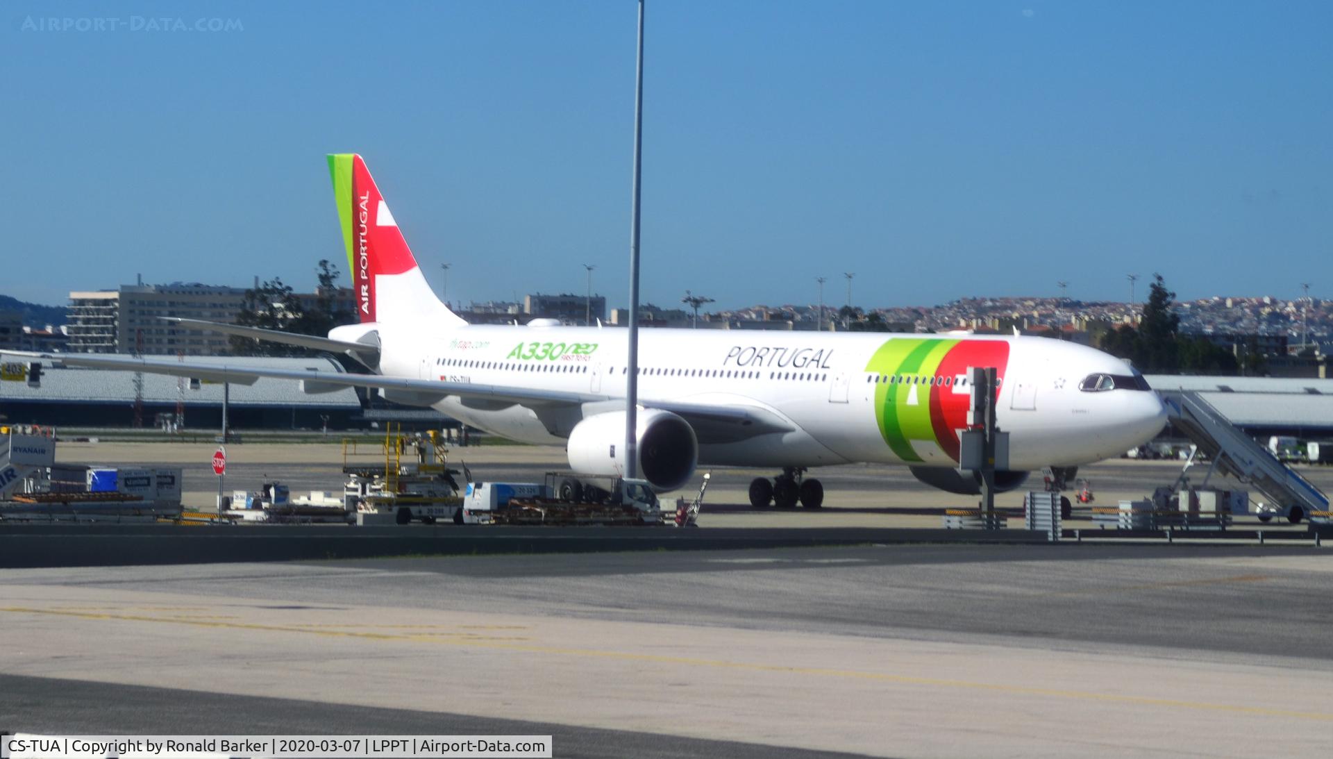 CS-TUA, 2017 Airbus A330-941 C/N 1819, Taxi to gate Lisboa