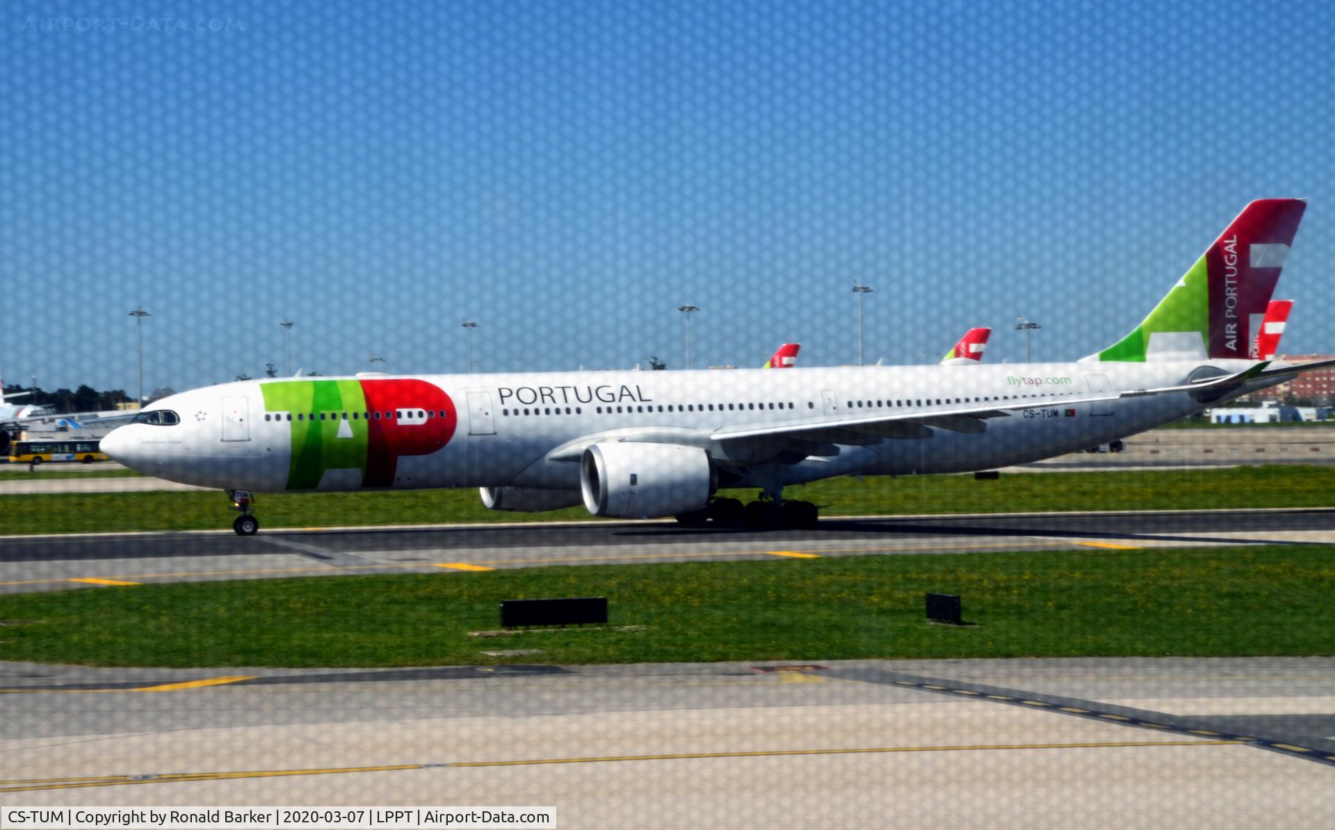 CS-TUM, 2019 Airbus A330-941N C/N 1918, Taxi for takeoff Lisboa