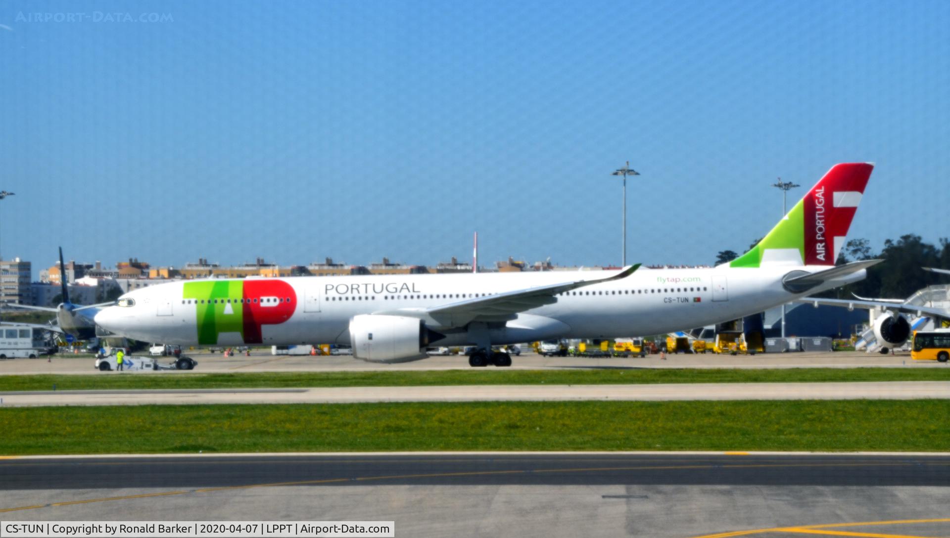 CS-TUN, 2019 Airbus A330-941 C/N 1921, Towed Lisboa