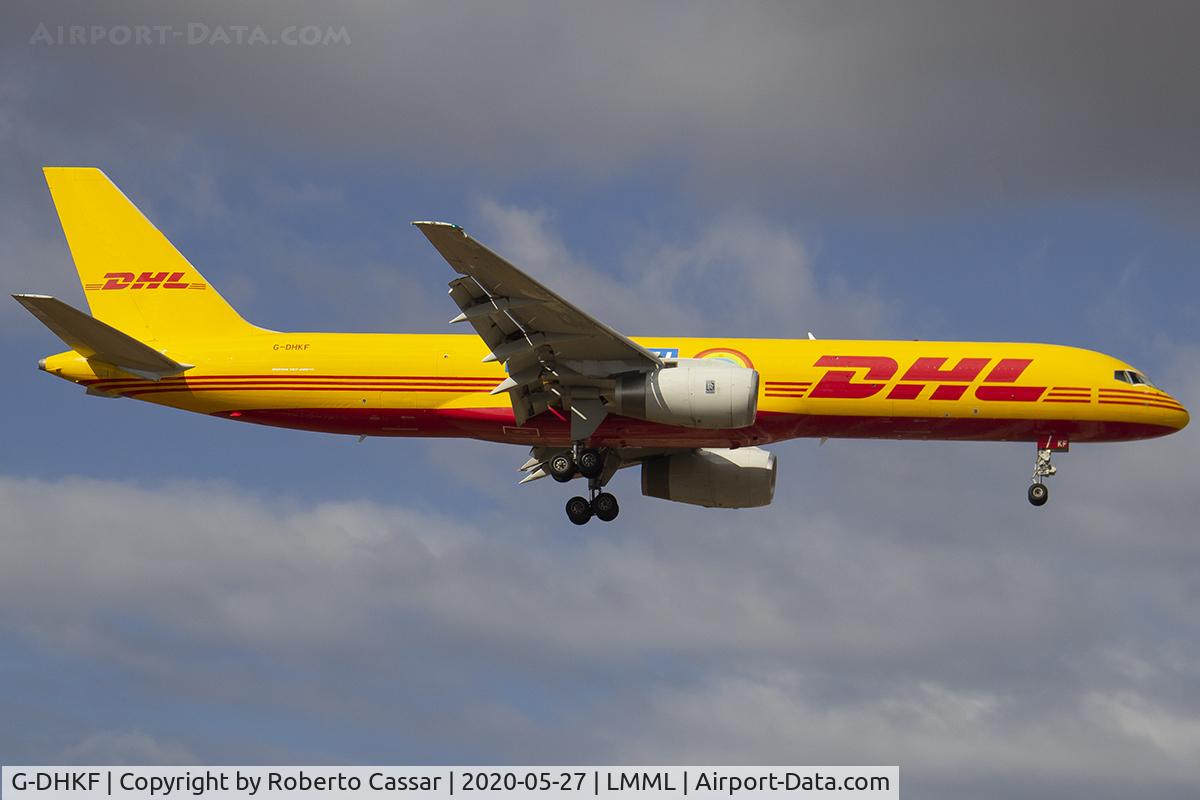 G-DHKF, 1999 Boeing 757-236/SF C/N 29945, Runway 31