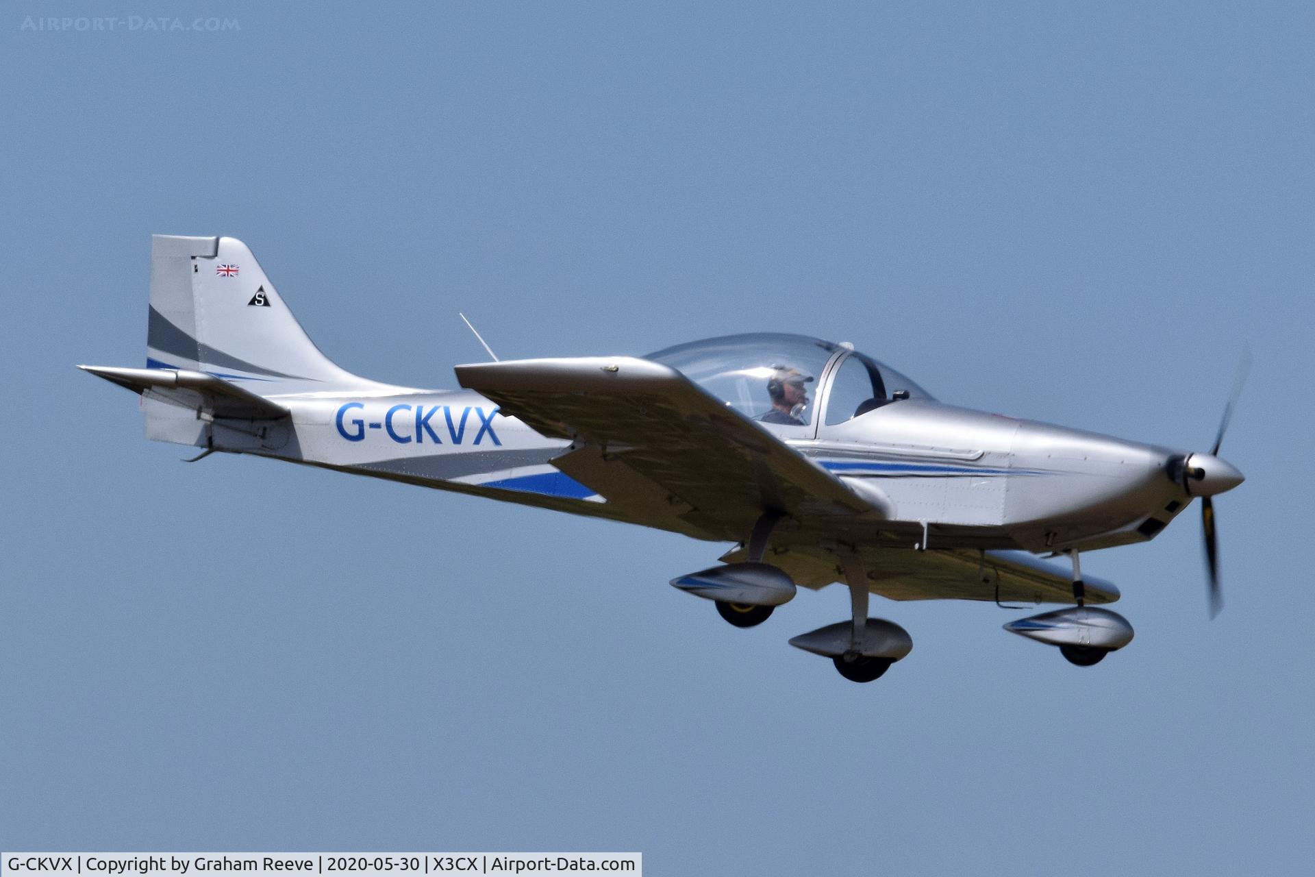 G-CKVX, 2018 Breezer Breezer M400 C/N UL142, Landing at Northrepps.