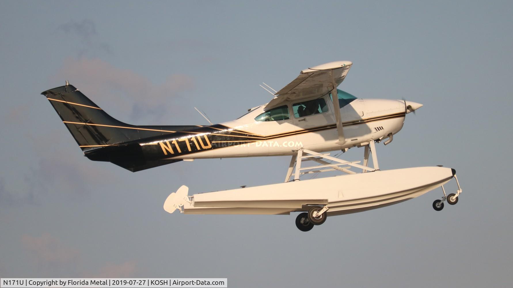 N171U, 1982 Cessna 182R Skylane C/N 18268147, OSH 2019