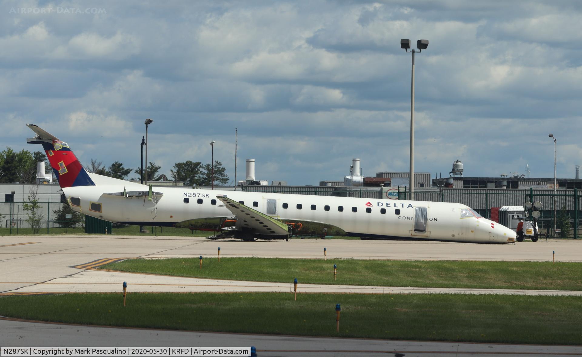 N287SK, 2001 Embraer ERJ-145LR (EMB-145LR) C/N 145460, EMB-145LR
