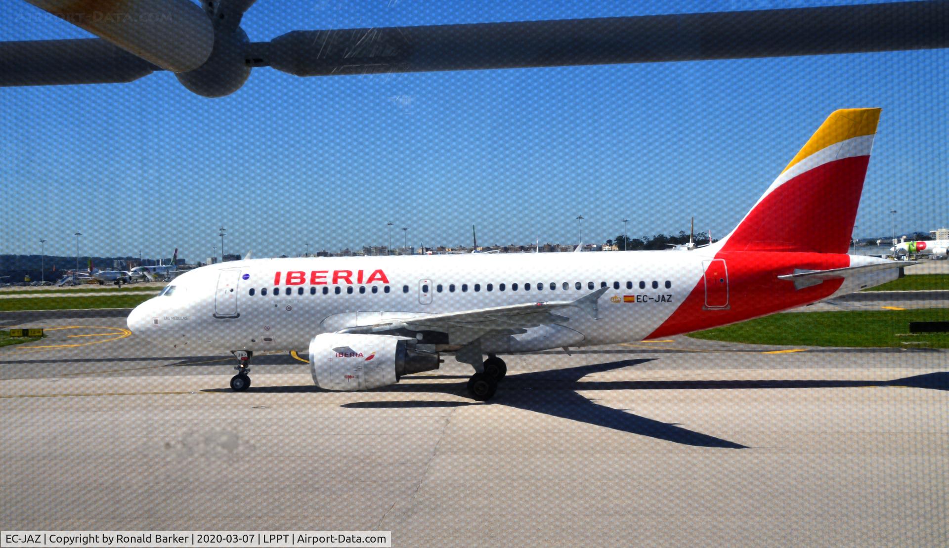 EC-JAZ, 2004 Airbus A319-111 C/N 2264, Taxi Lisboa