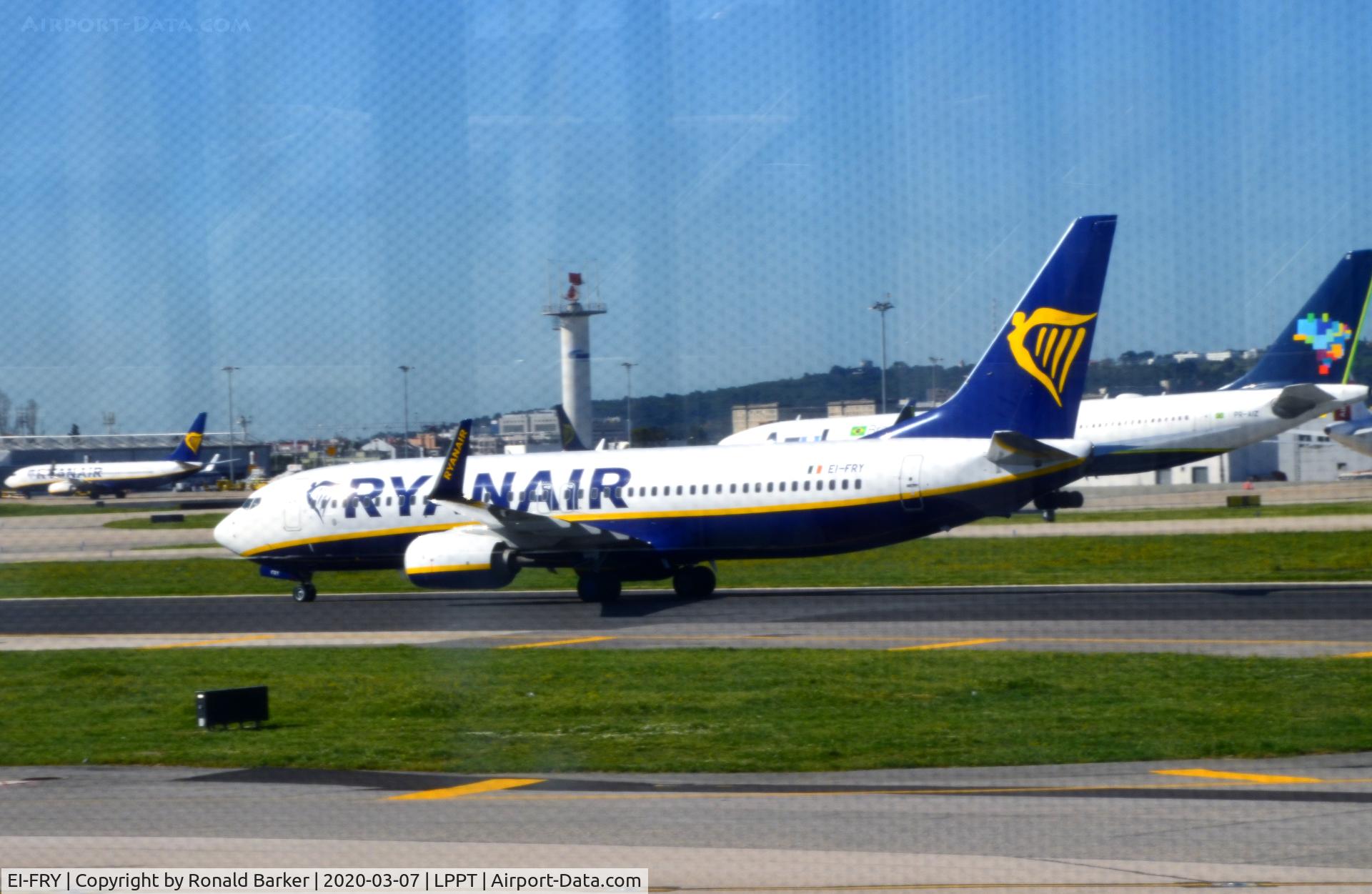 EI-FRY, 2016 Boeing 737-8AS C/N 44750, Taxi Lisboa