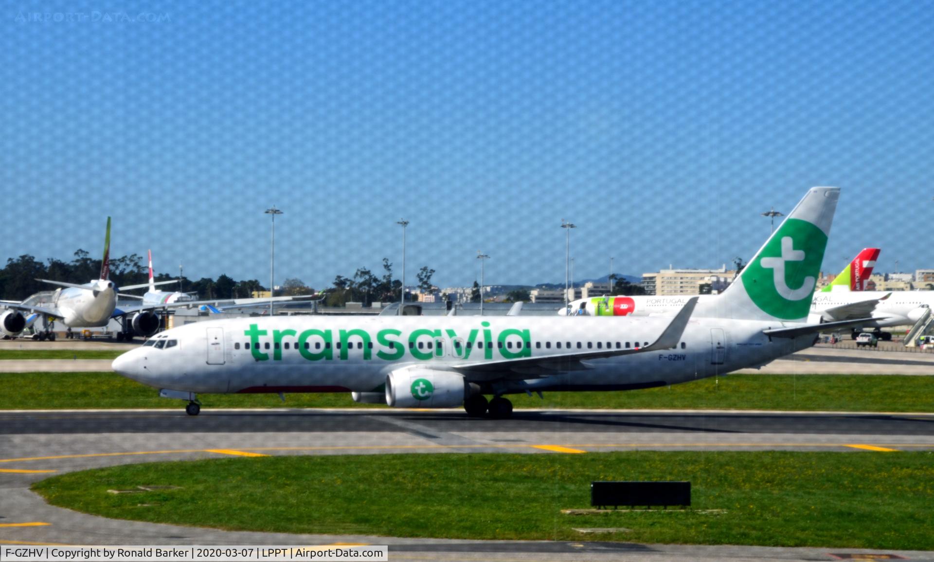 F-GZHV, 1998 Boeing 737-85H C/N 29444, Taxi Lisboa