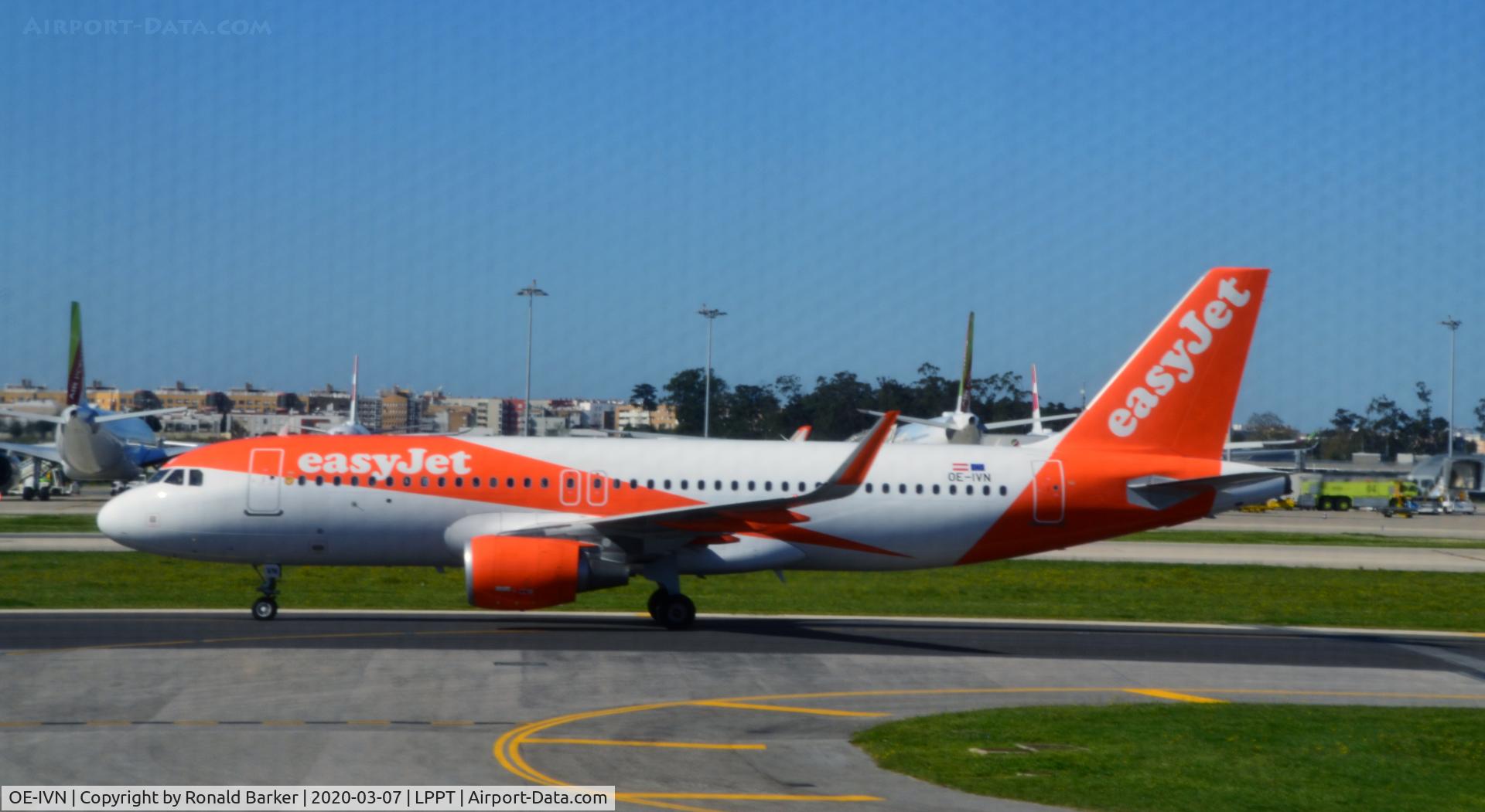 OE-IVN, 2017 Airbus A320-214 C/N 7572, Taxi Lisboa