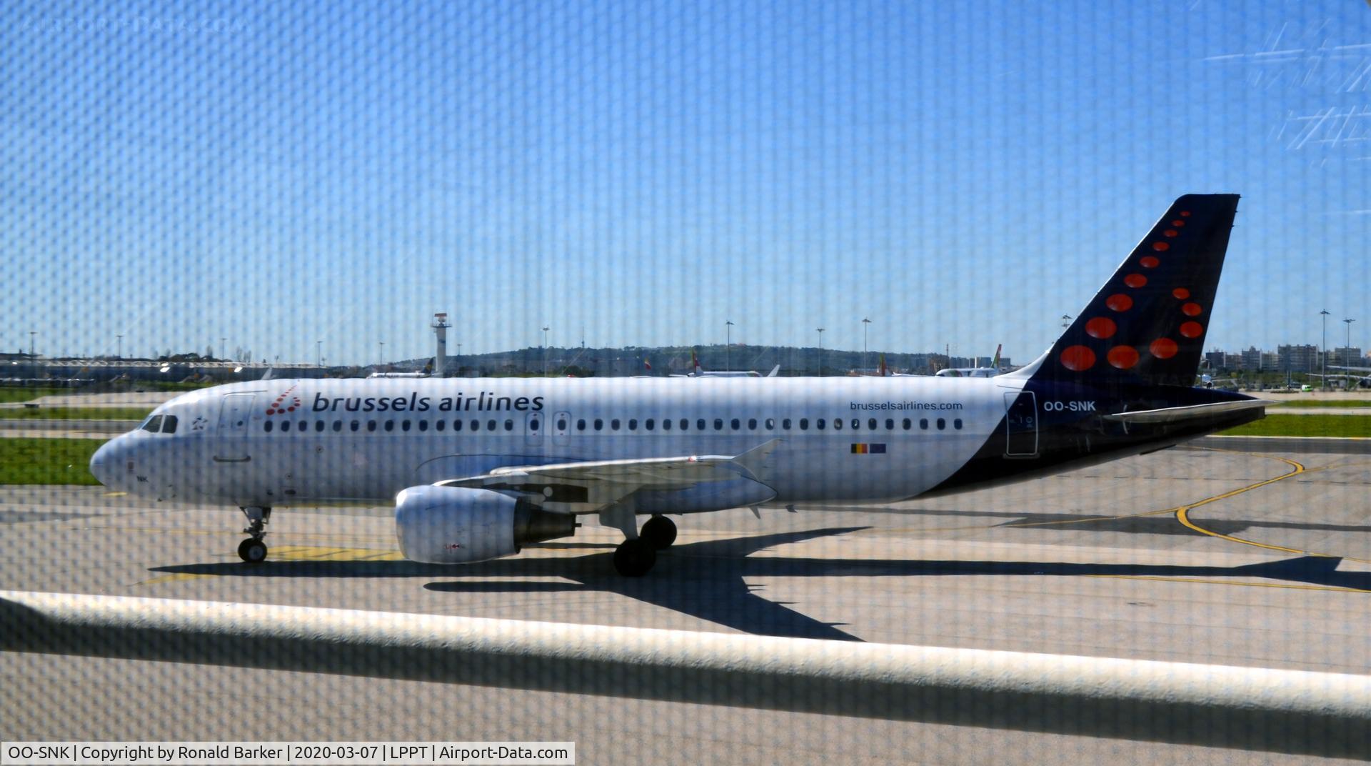 OO-SNK, 2008 Airbus A320-214 C/N 3373, Taxi Lisboa