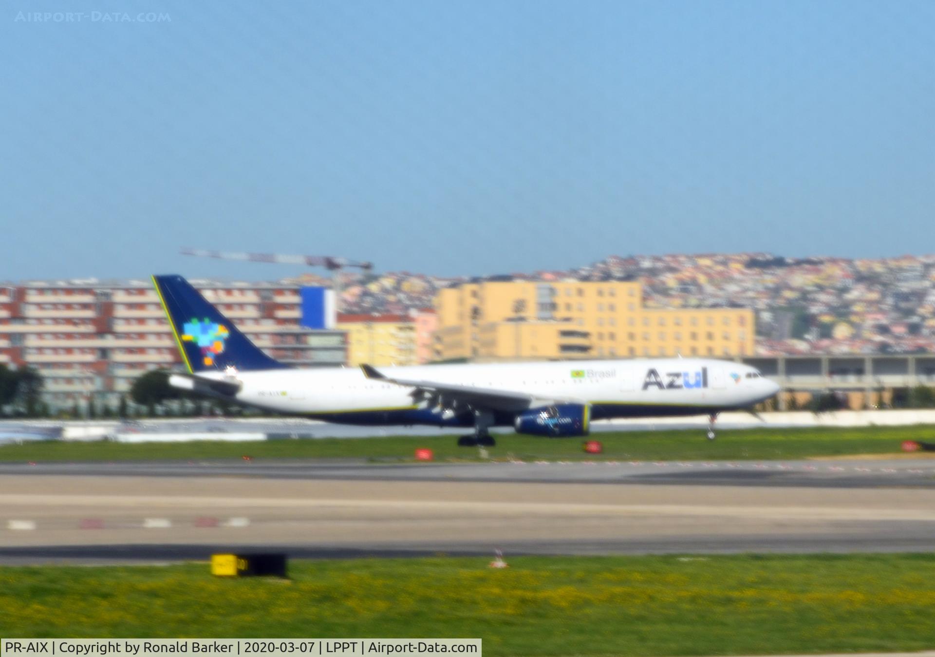 PR-AIX, 2000 Airbus A330-243 C/N 372, Landing Lisboa