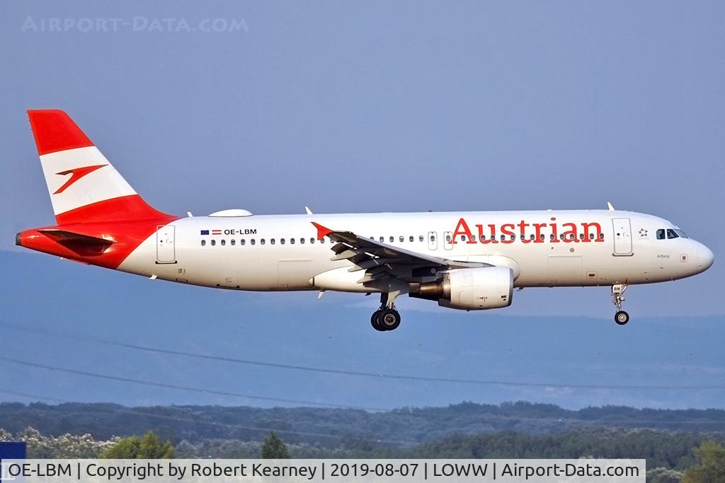 OE-LBM, 2001 Airbus A320-214 C/N 1504, Short finals