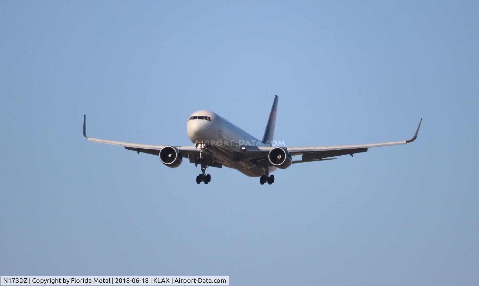 N173DZ, 1998 Boeing 767-332ER C/N 29692, LAX 2018