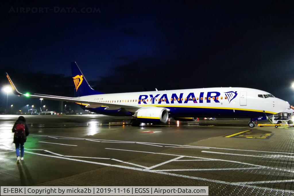 EI-EBK, 2009 Boeing 737-8AS C/N 37528, Parked