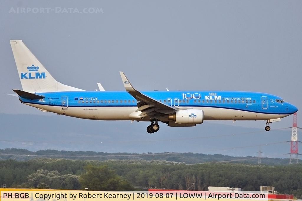 PH-BGB, 2008 Boeing 737-8K2 C/N 37594, Short finals