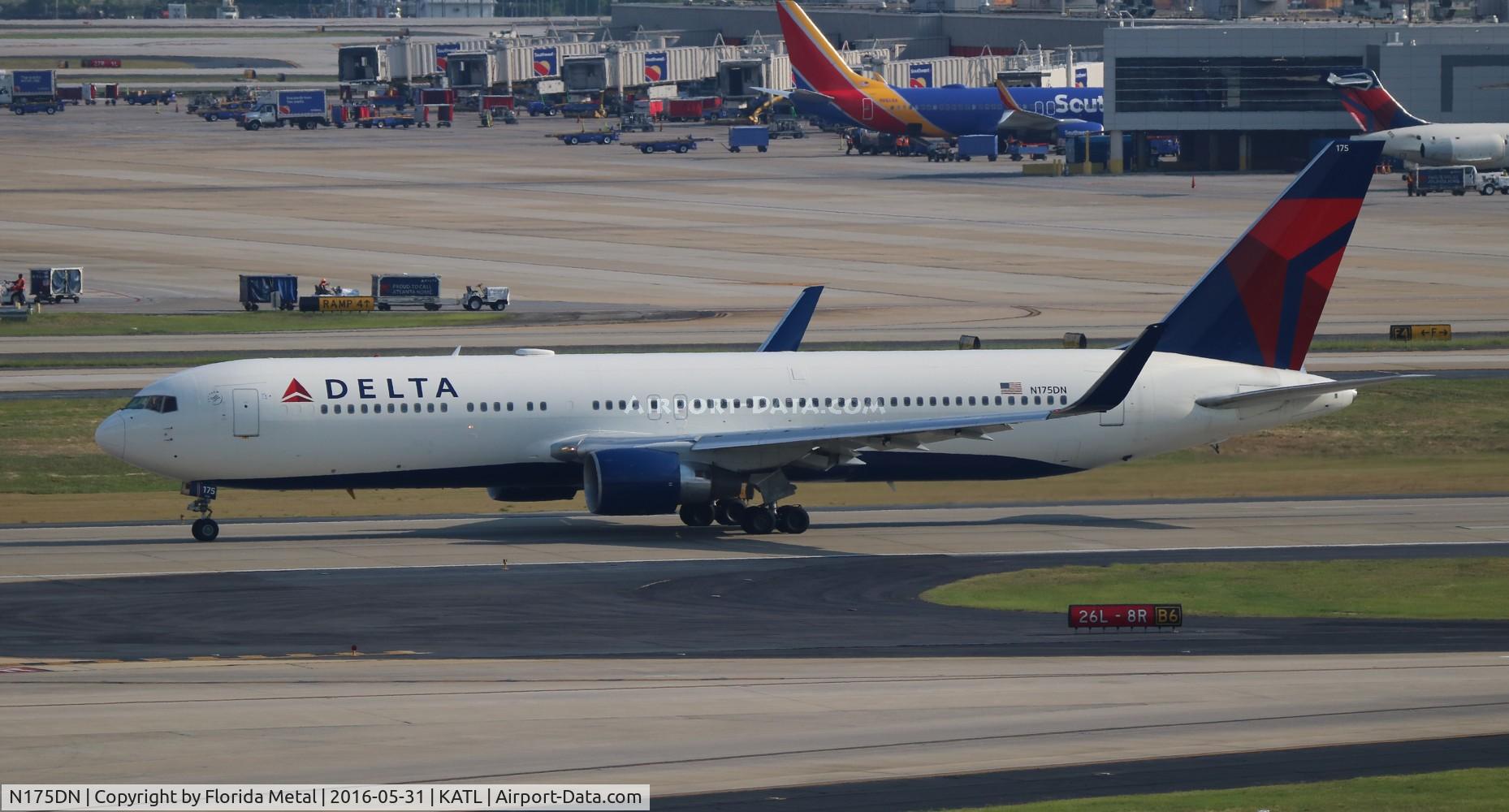 N175DN, 1990 Boeing 767-332 C/N 24803, ATL 2016