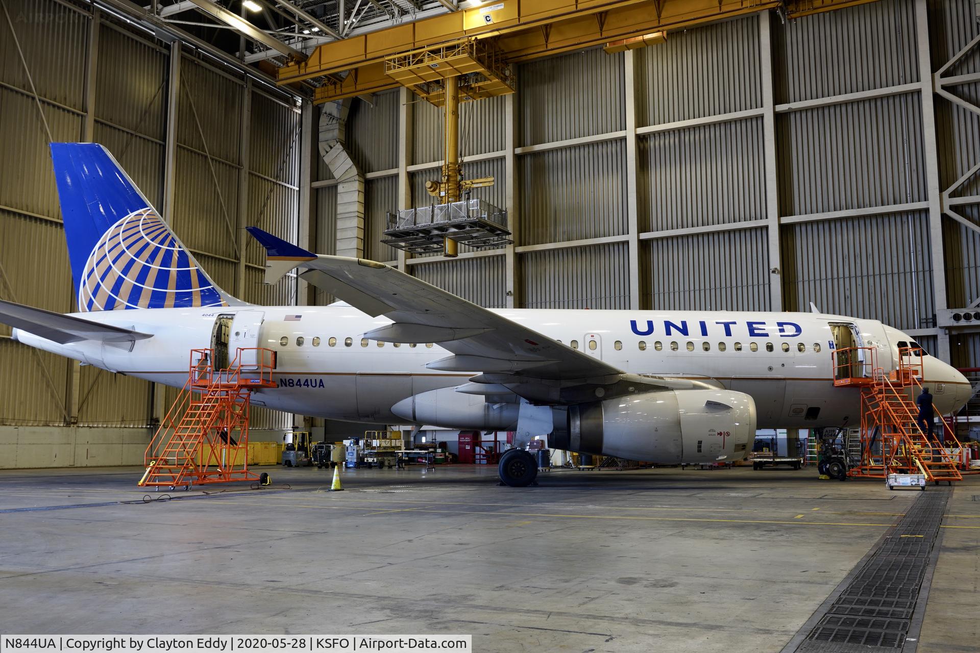 N844UA, 2001 Airbus A319-131 C/N 1581, SFO 2020.