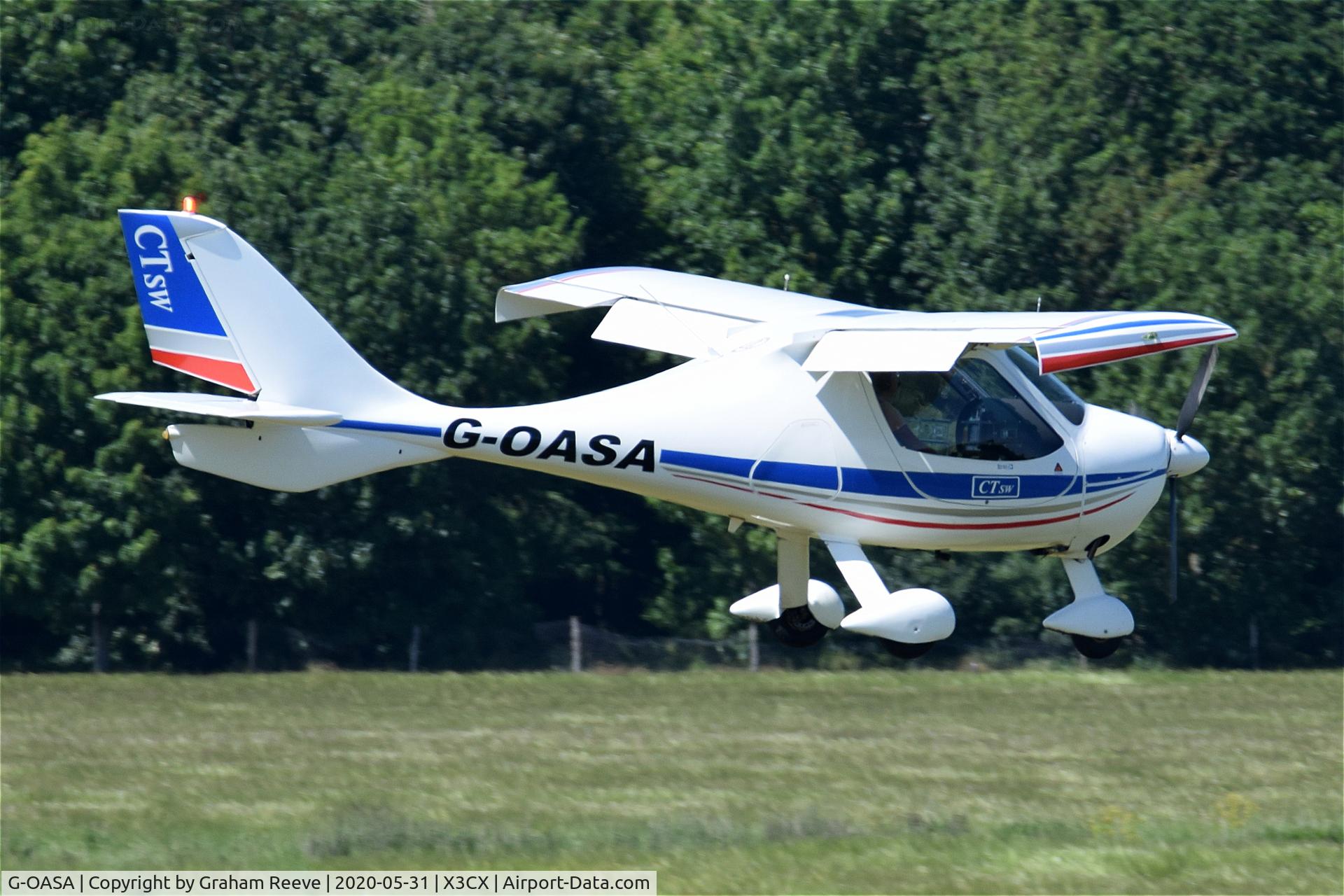 G-OASA, 2009 Flight Design CTSW C/N 8497, Landing at Northrepps.