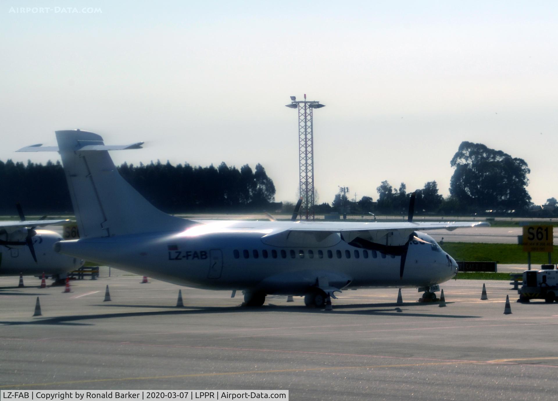 LZ-FAB, 1989 ATR 42-320 C/N 121, Parked Porto