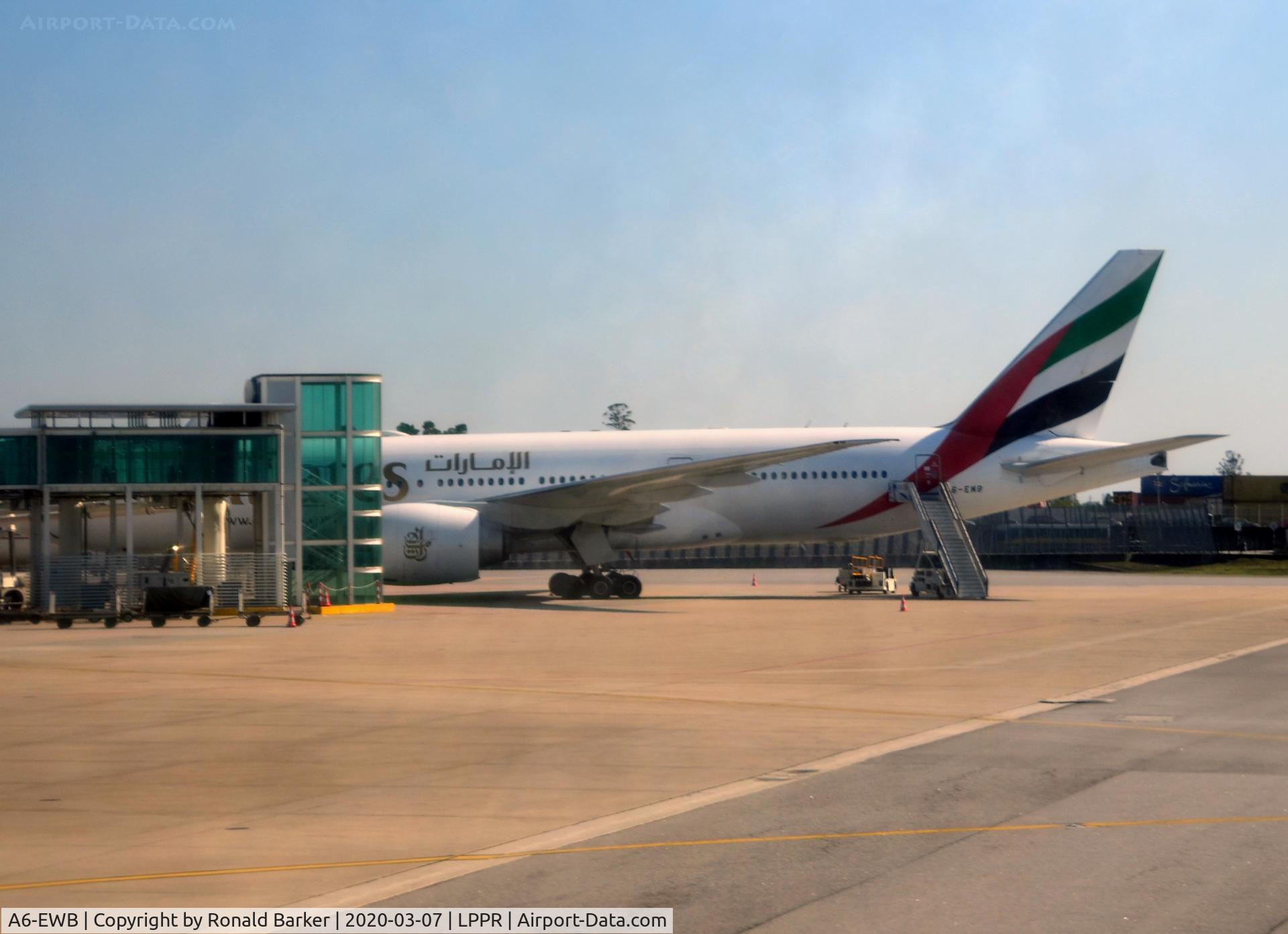 A6-EWB, 2007 Boeing 777-21H/LR C/N 35573, At the gate Oporto