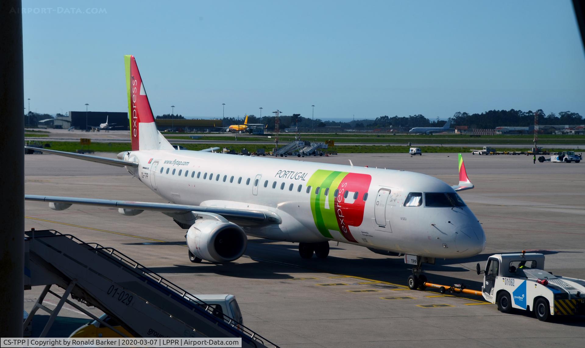 CS-TPP, 2011 Embraer 190LR (ERJ-190-100LR) C/N 19000441, Push back Oporto