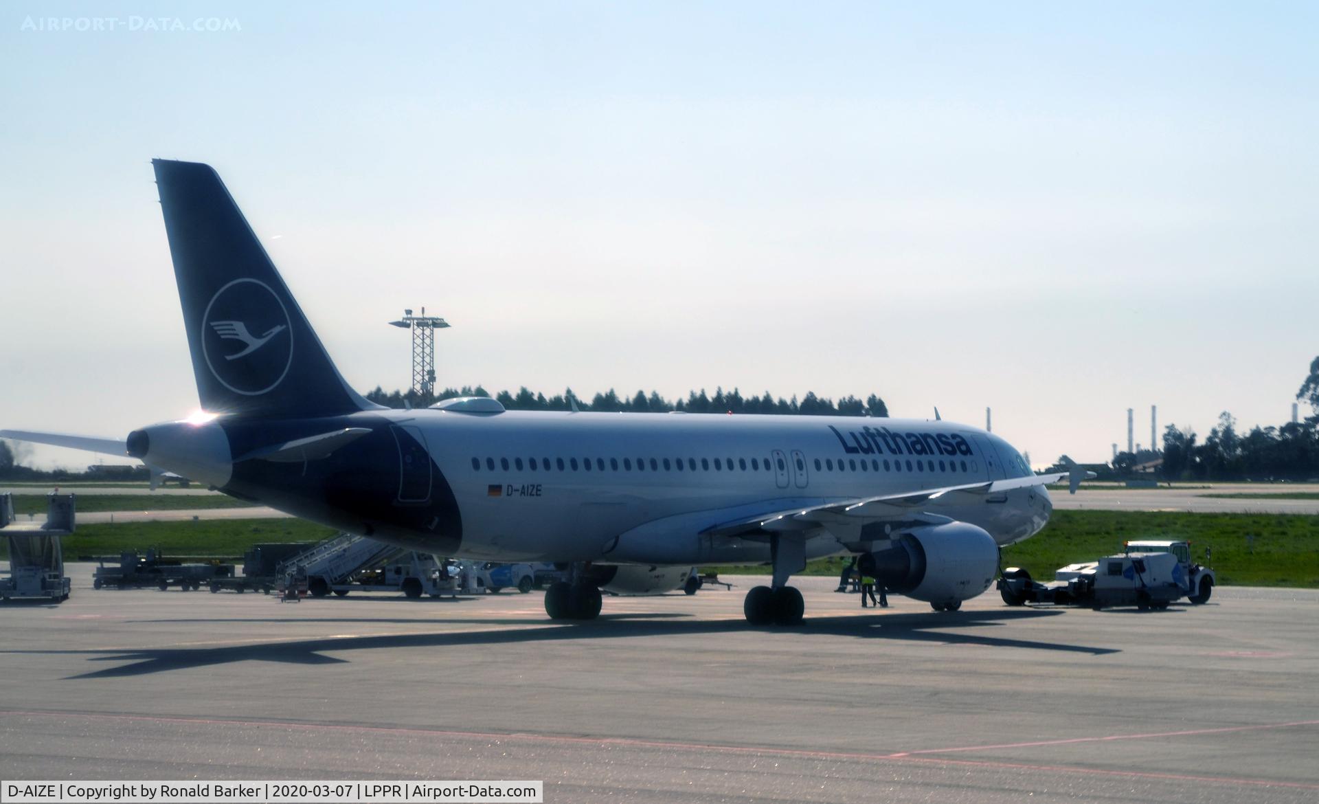 D-AIZE, 2010 Airbus A320-214 C/N 4261, Parked Oporto