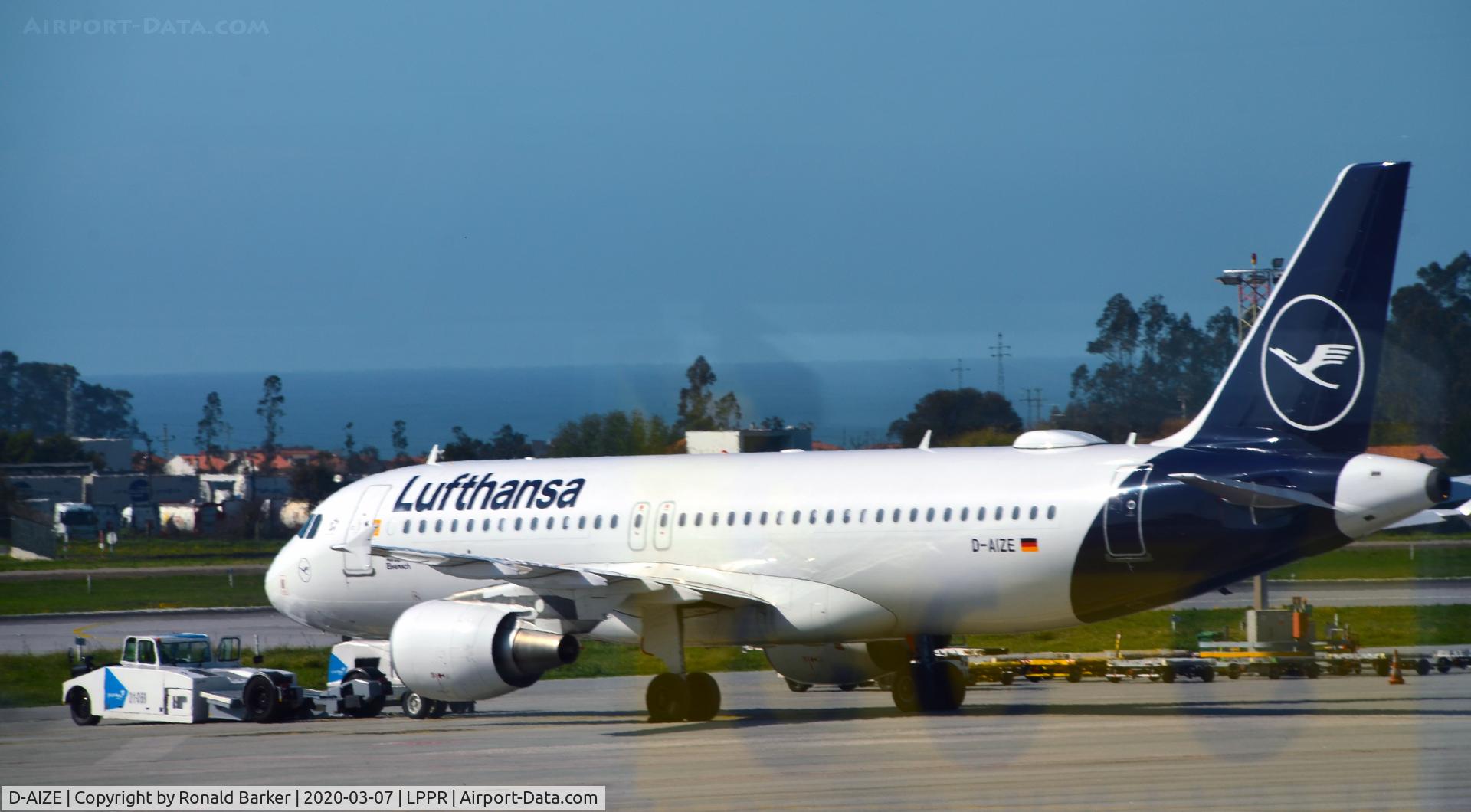 D-AIZE, 2010 Airbus A320-214 C/N 4261, Parked Oporto