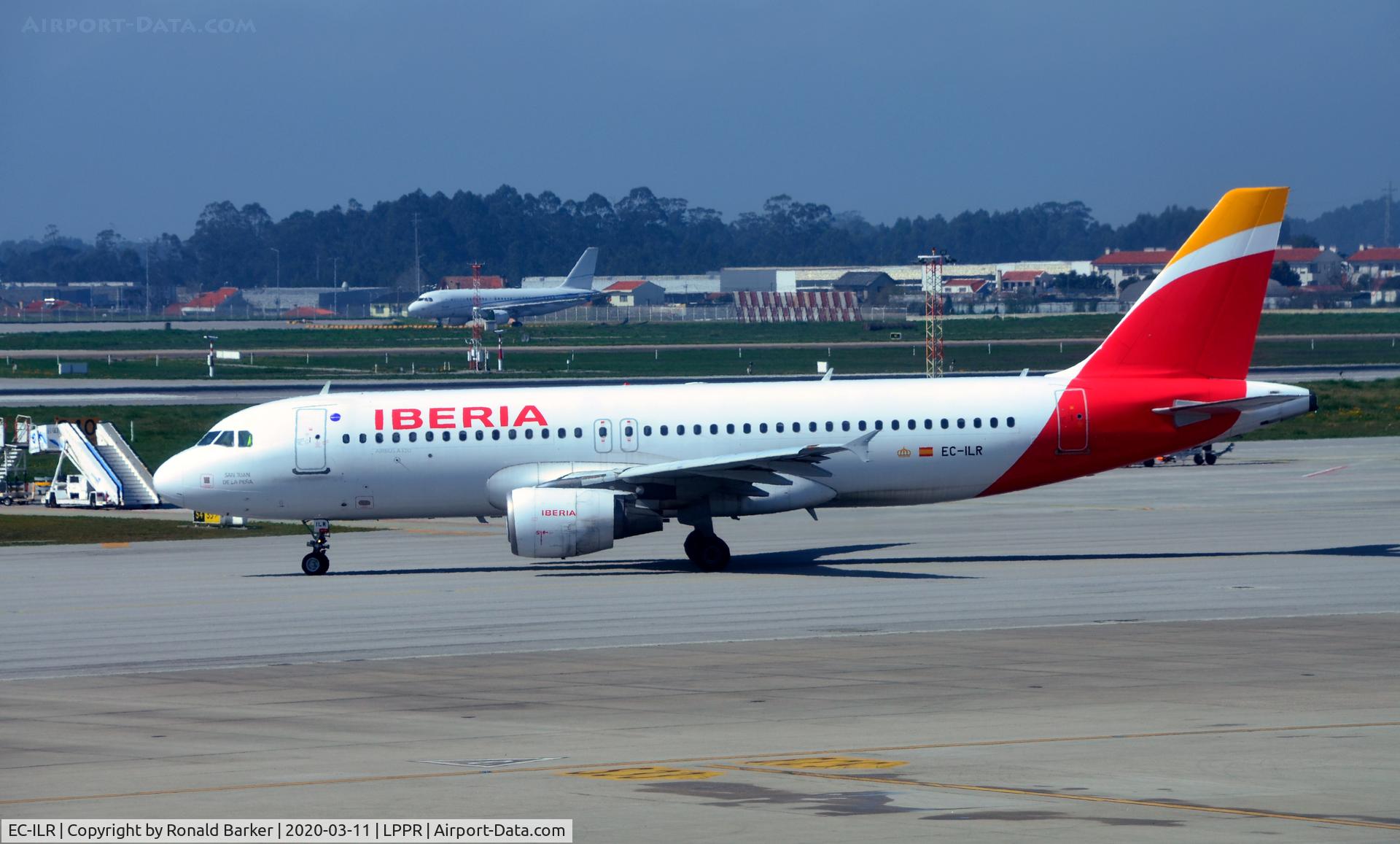 EC-ILR, 2002 Airbus A320-214 C/N 1793, Taxi for takeoff Oporto