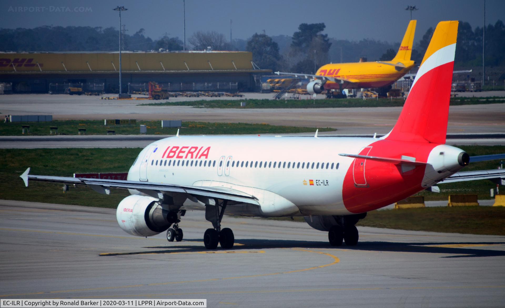 EC-ILR, 2002 Airbus A320-214 C/N 1793, Taxi to runway Oporto