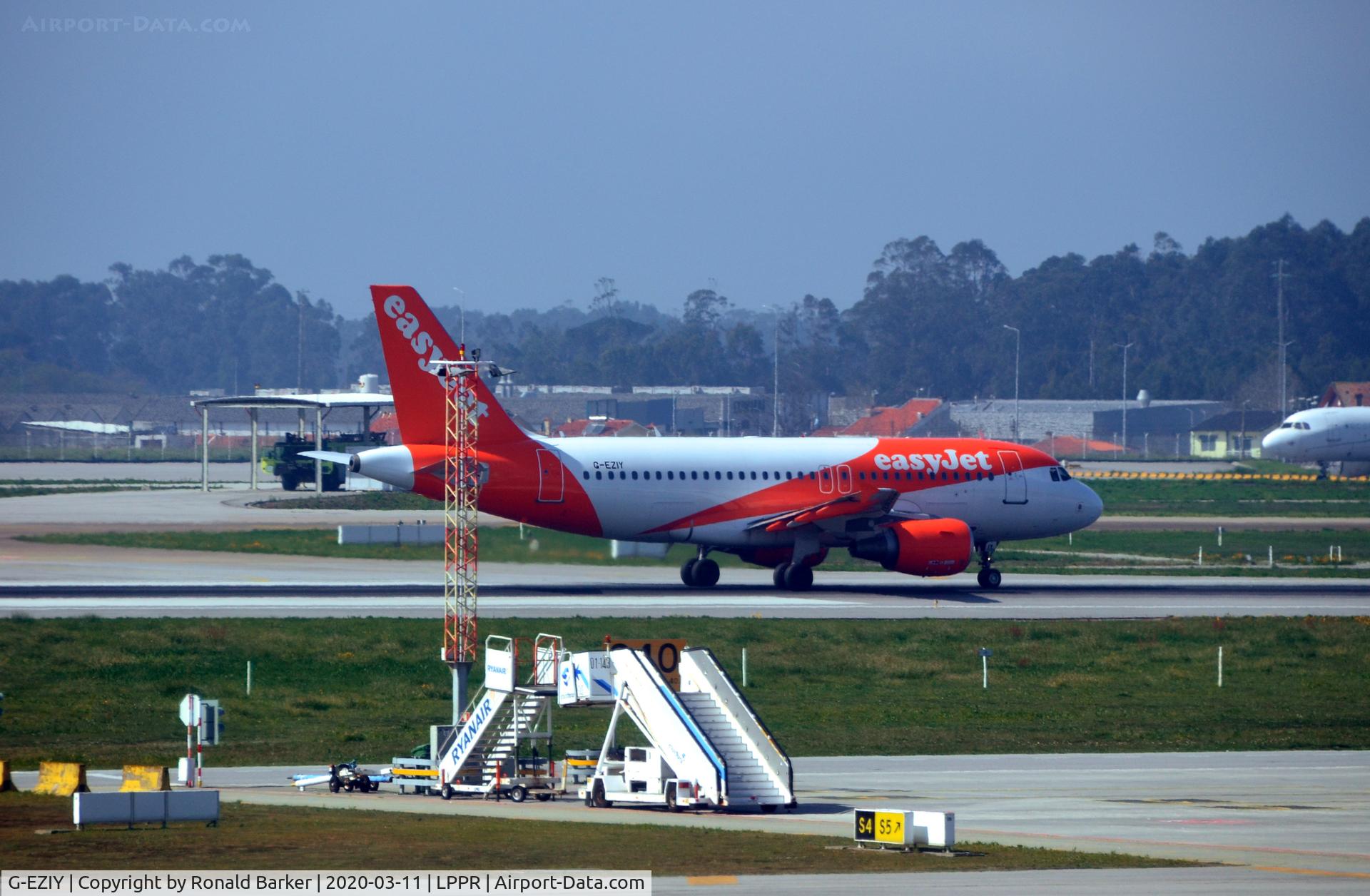 G-EZIY, 2005 Airbus A319-111 C/N 2636, Takeoff Oporto