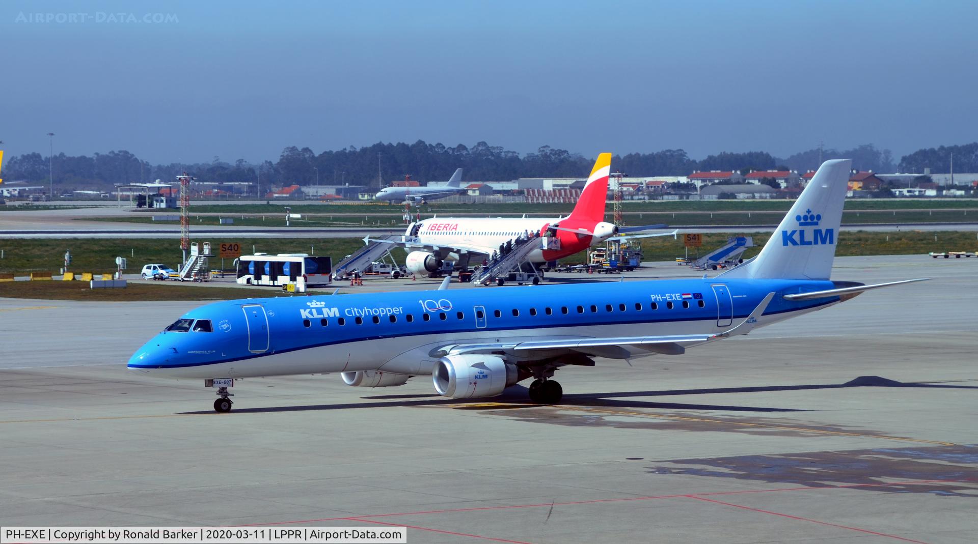 PH-EXE, 2015 Embraer 190STD (ERJ-190-100) C/N 19000687, Taxi Oporto