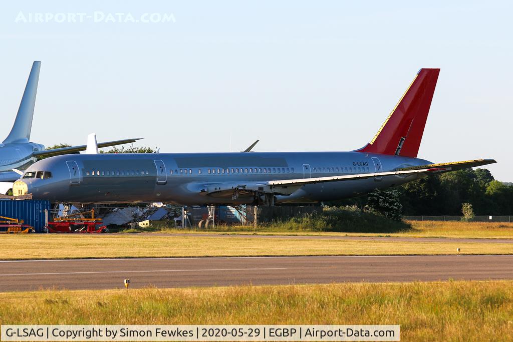 G-LSAG, 1987 Boeing 757-21B C/N 24014, Jet2 757 awaiting its fate.
