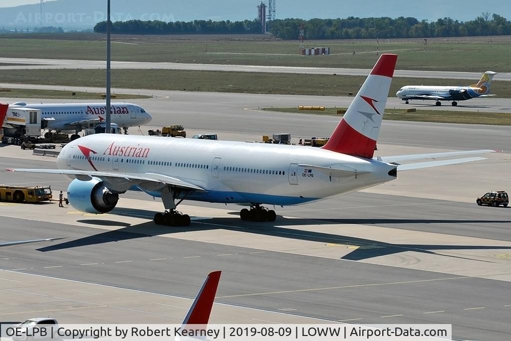 OE-LPB, 1998 Boeing 777-2Z9/ER C/N 28699, Pushing back for departure