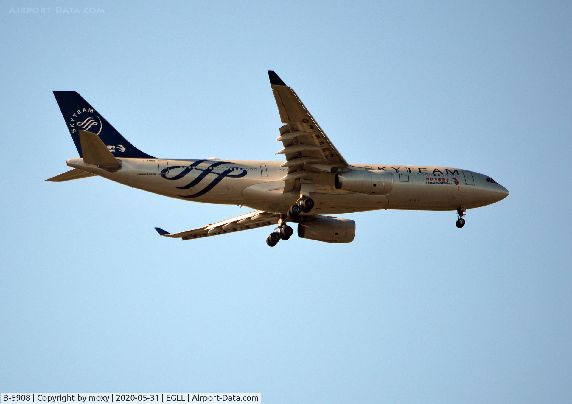 B-5908, 2012 Airbus A330-243 C/N 1372, Airbus A330-243 on finals to 9R London Heathrow.