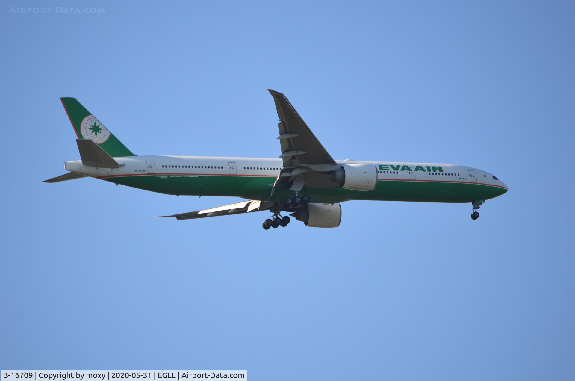 B-16709, 2007 Boeing 777-35E/ER C/N 33753, Boeing 777-35E/ER on finals to 9R London Heathrow.