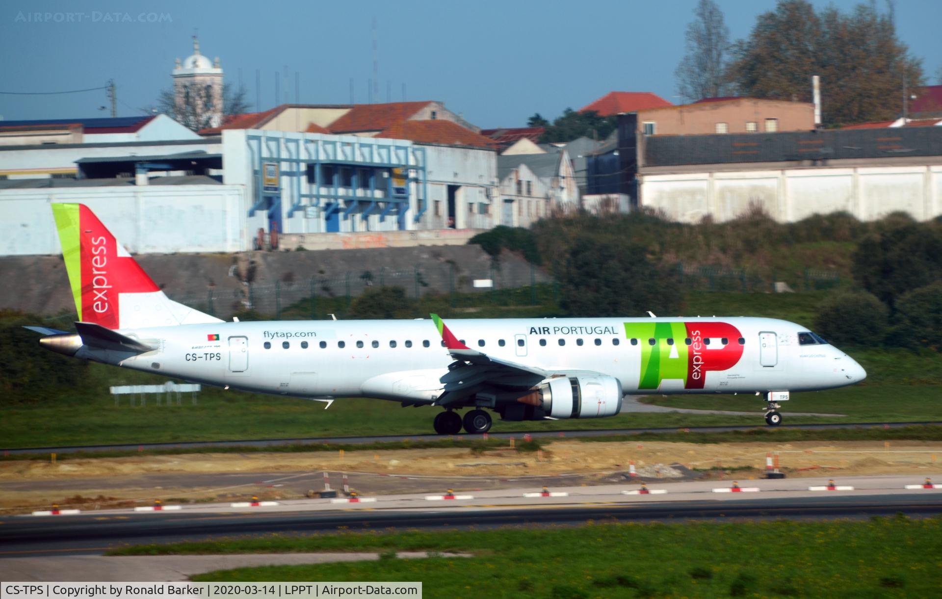 CS-TPS, 2011 Embraer 190LR (ERJ-190-100LR) C/N 19000493, Landing Lisboa