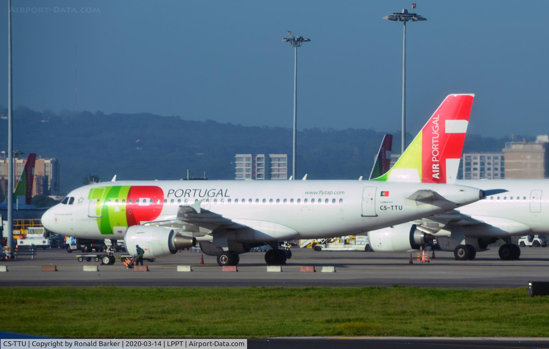 CS-TTU, 2002 Airbus A319-112 C/N 1668, Taxi Lisboa