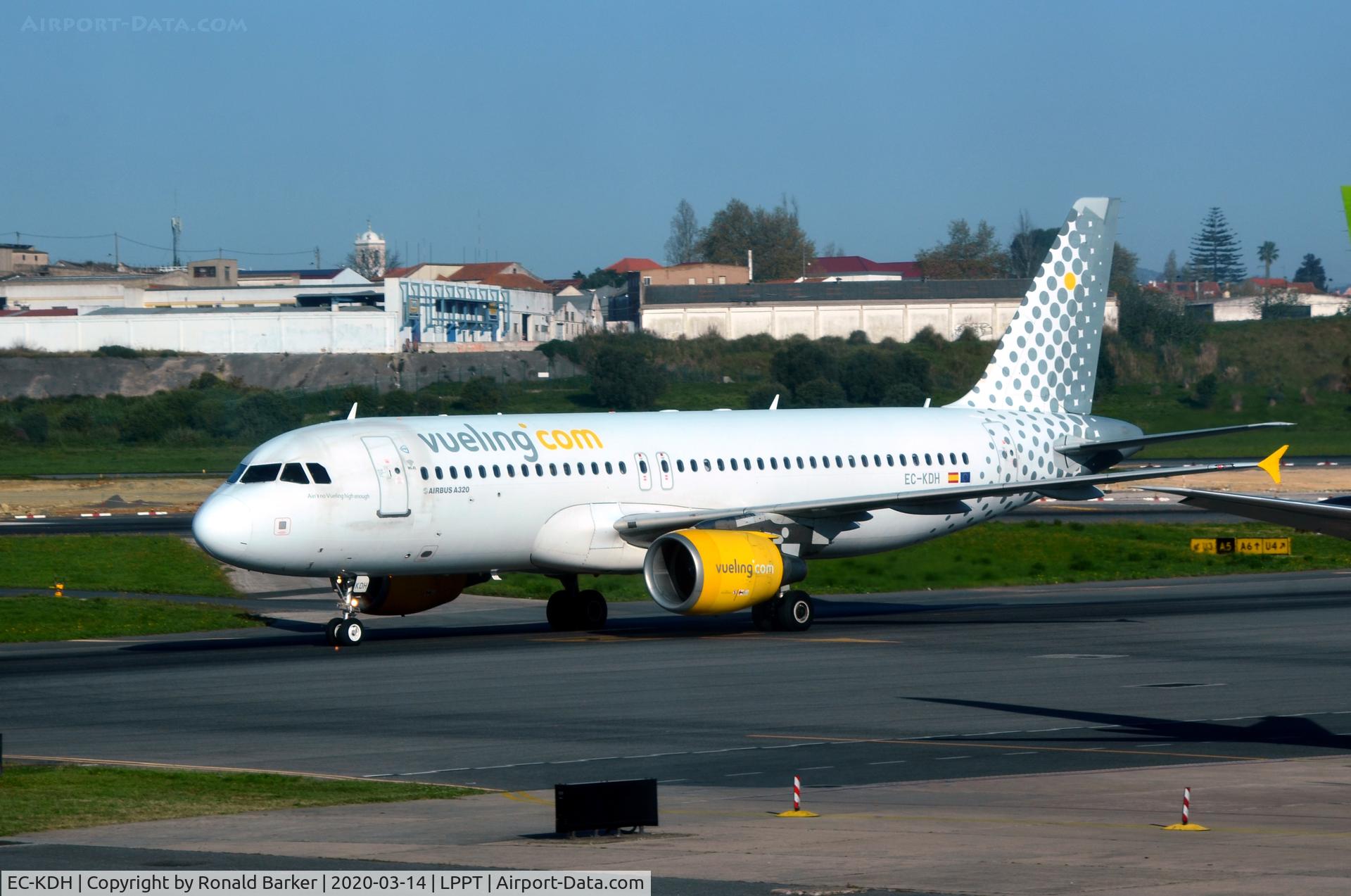 EC-KDH, 2007 Airbus A320-214 C/N 3083, Taxi Lisboa