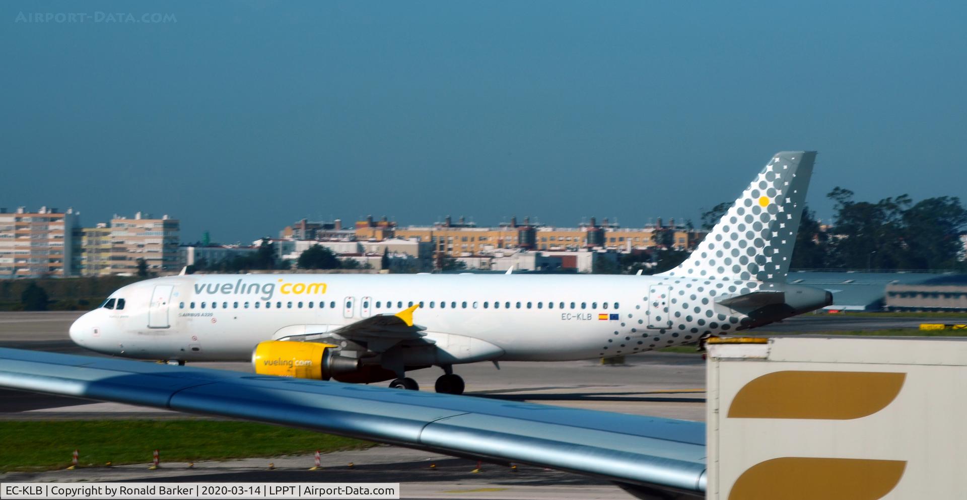 EC-KLB, 2007 Airbus A320-214 C/N 3321, Taxi Lisboa