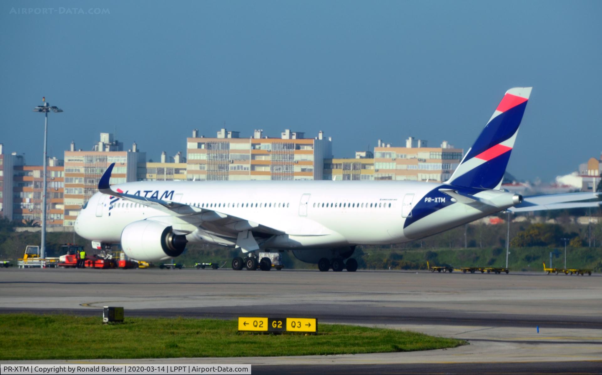 PR-XTM, 2019 Airbus A350-941 C/N 363, Taxi for takeoff Lisboa