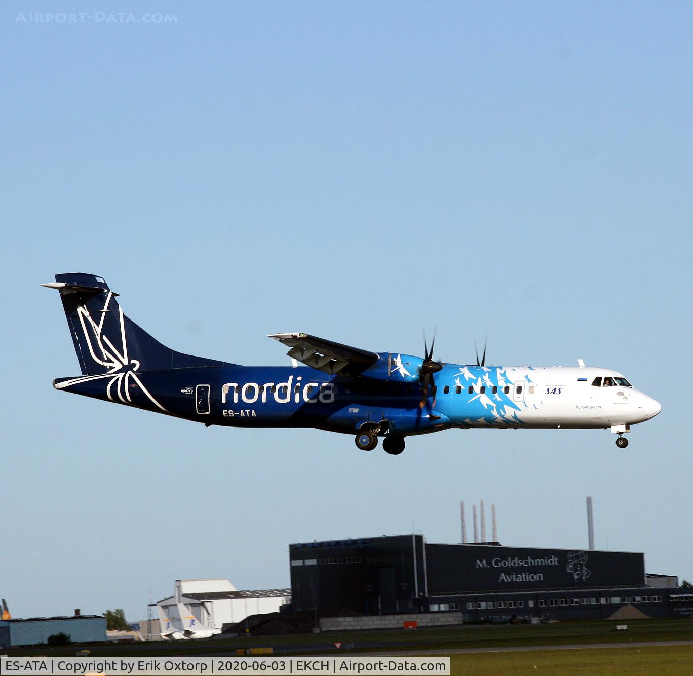 ES-ATA, 2012 ATR 72-600 (72-212A) C/N 1038, ES-ATA landing rw 22R.
Small SAS logo